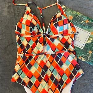 CUPSHE | NWT Geometric Plunge One-Piece Swimsuit